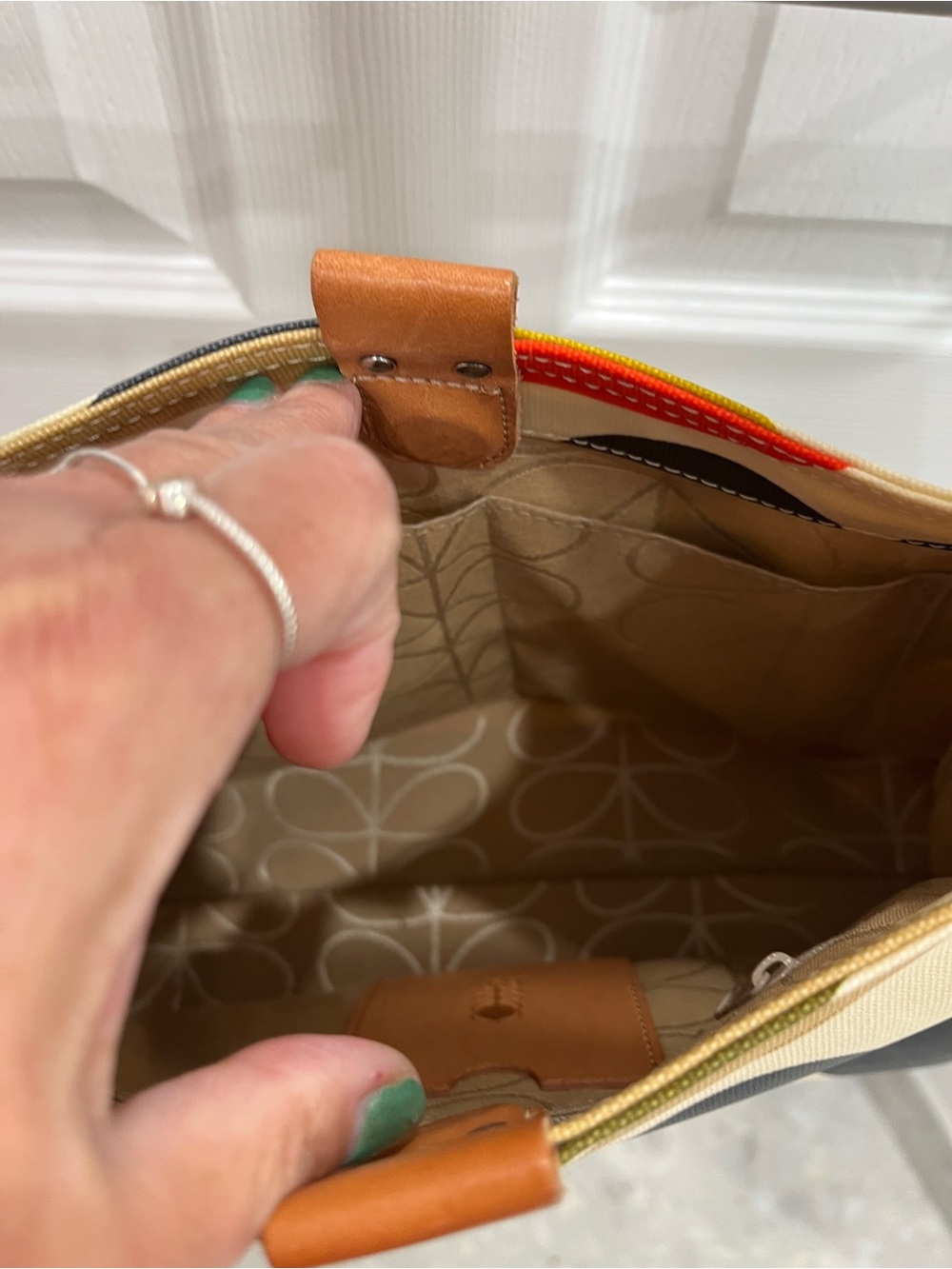 Orla Kiely canvas coated crossbody with signature leaf pattern. EUC! - Picture 5 of 8